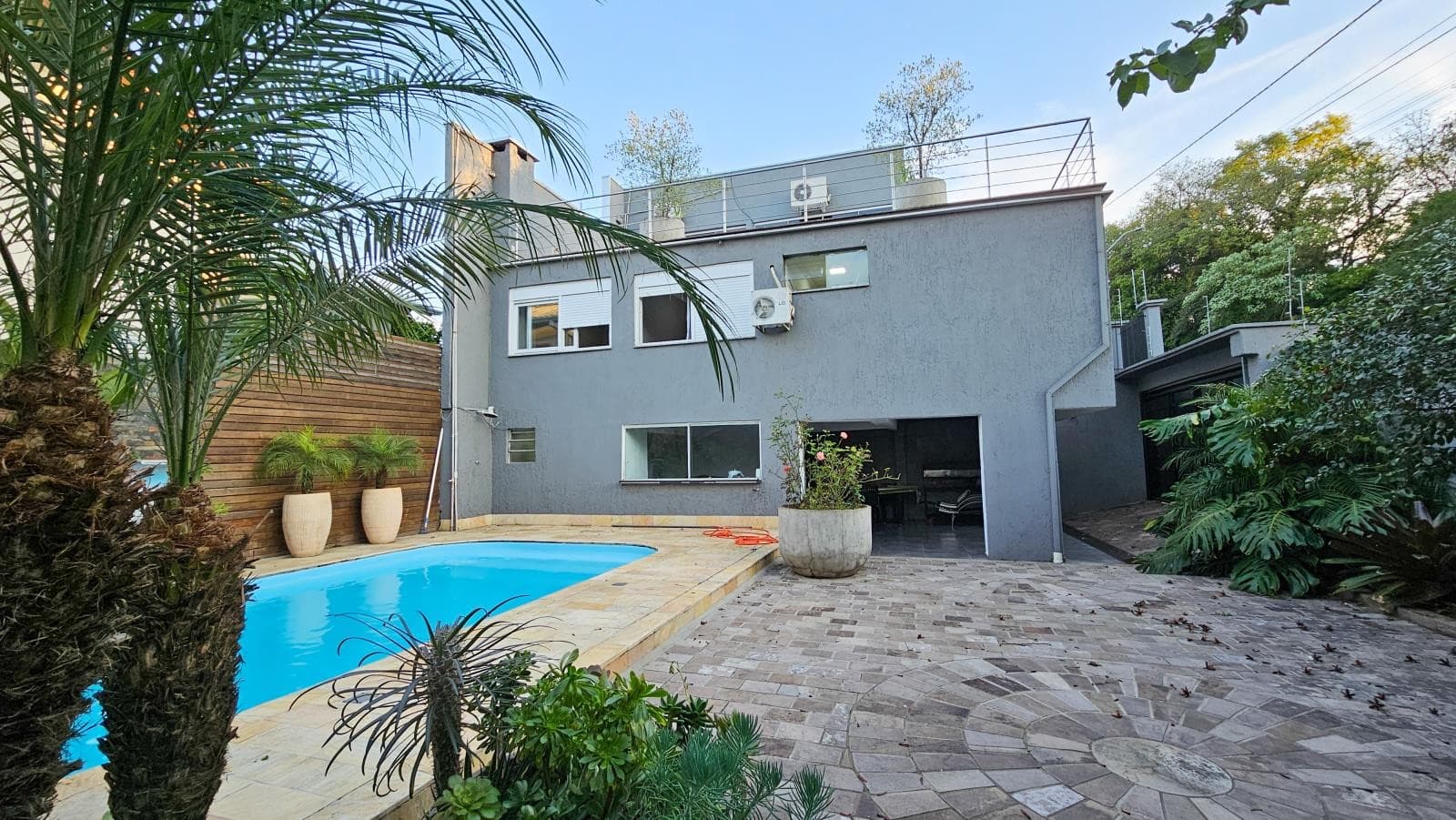 CASA COM 4 DORMITÓRIOS (1 SUÍTE), 2 VAGAS, 264M² ÁREA PRIVATIVA para venda EM BOM JARDIM - foto 1