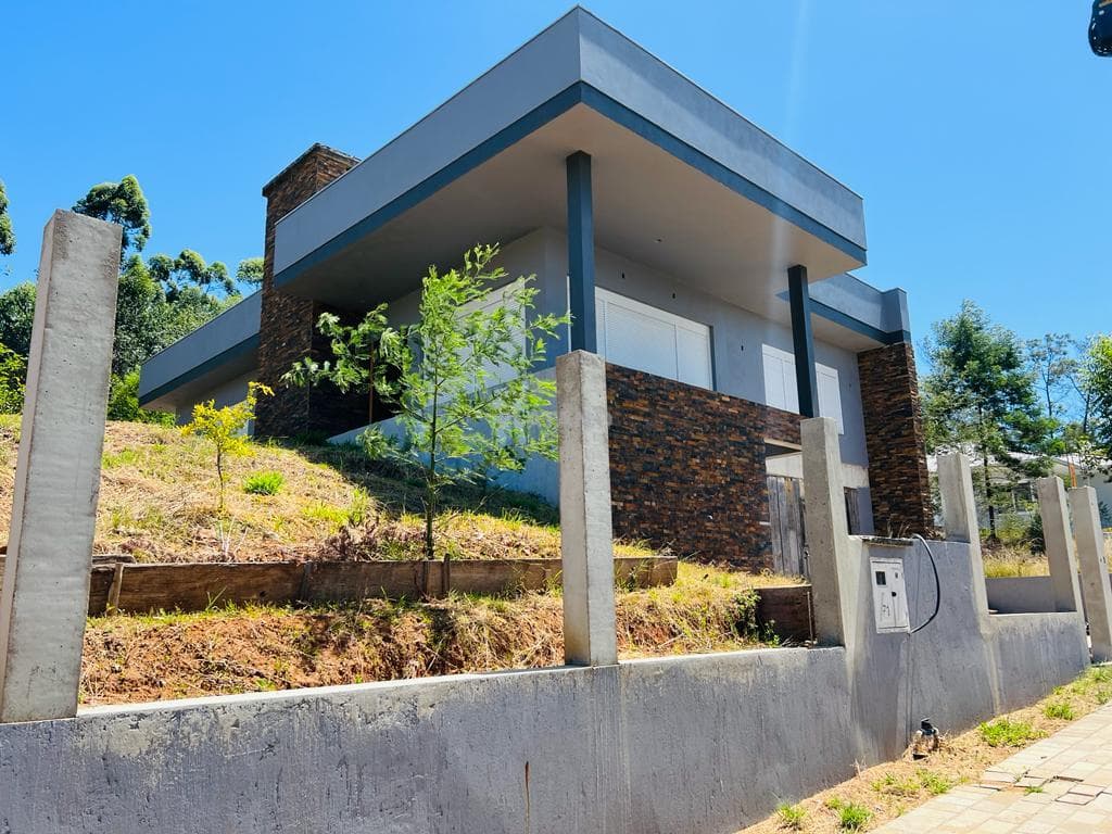 CASA COM 4 DORMITÓRIOS, 2 VAGAS, 256M² ÁREA PRIVATIVA para venda EM JARDIM PANORÂMICO - foto 2