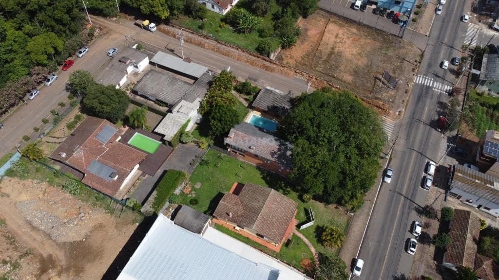 CASA COM 2 DORMITÓRIOS, 4 VAGAS, 445M² ÁREA PRIVATIVA para venda EM SETE DE SETEMBRO - foto 3