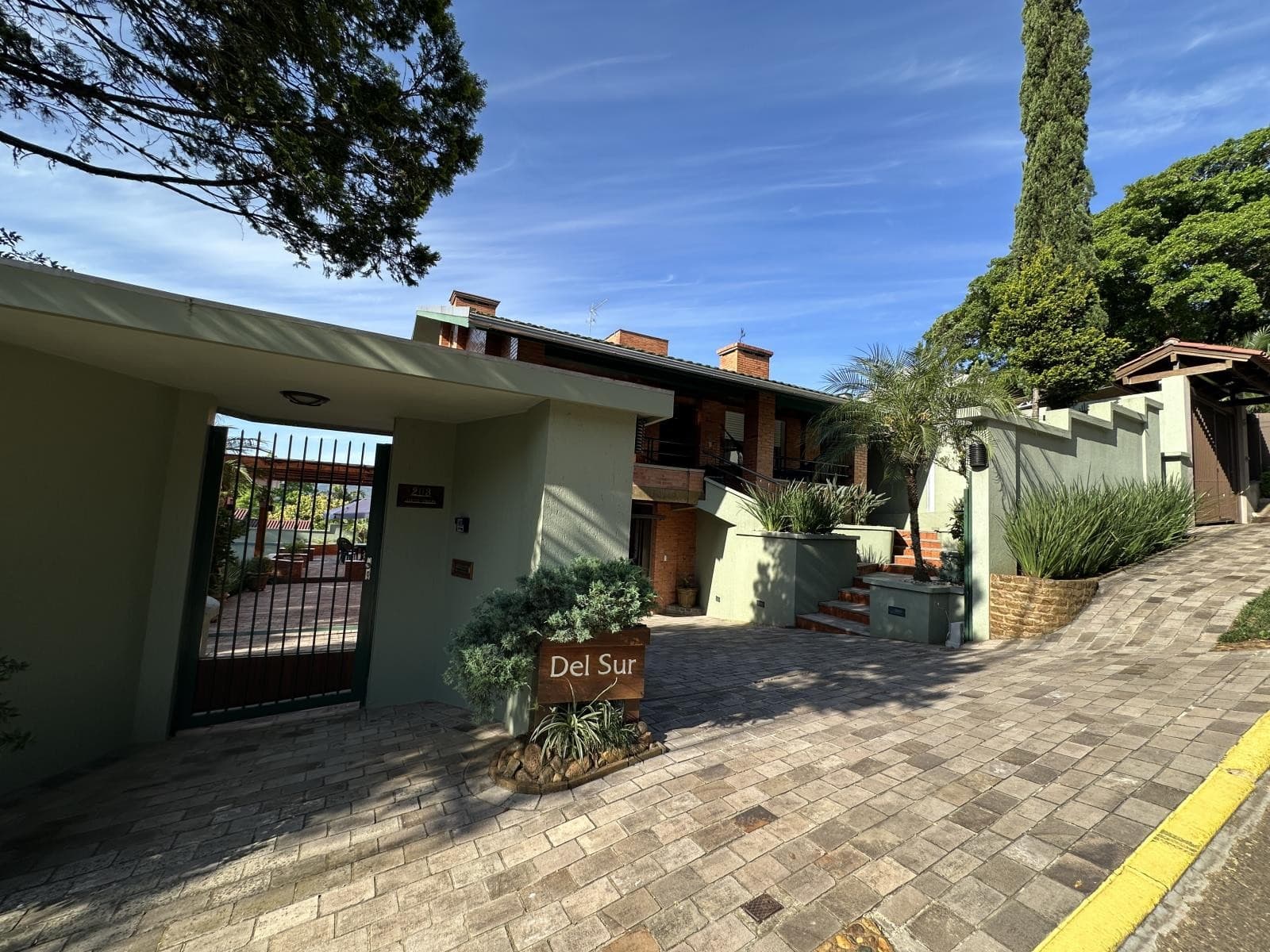 CASA COM 5 DORMITÓRIOS, 4 VAGAS, 384M² ÁREA PRIVATIVA para venda EM JARDIM DO ALTO - foto 2