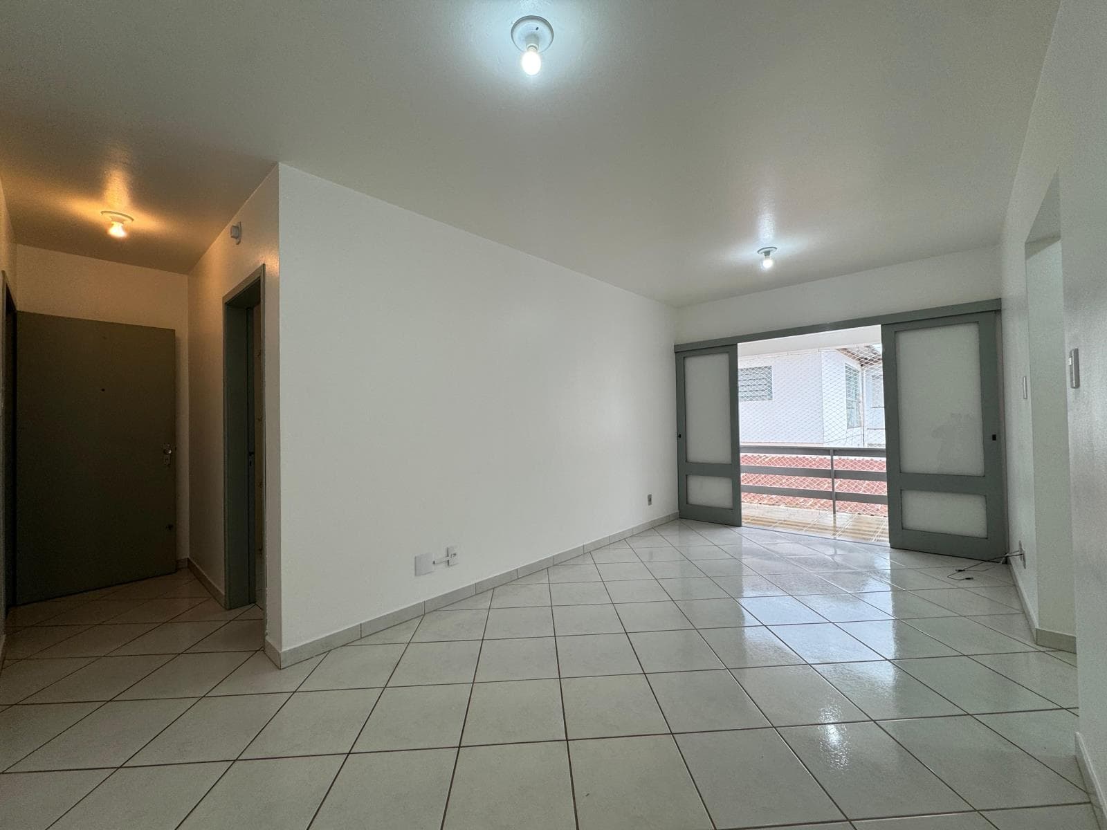 APARTAMENTO COM 2 DORMITÓRIOS, 68M² ÁREA TOTAL para locação EM CENTRO - foto 3