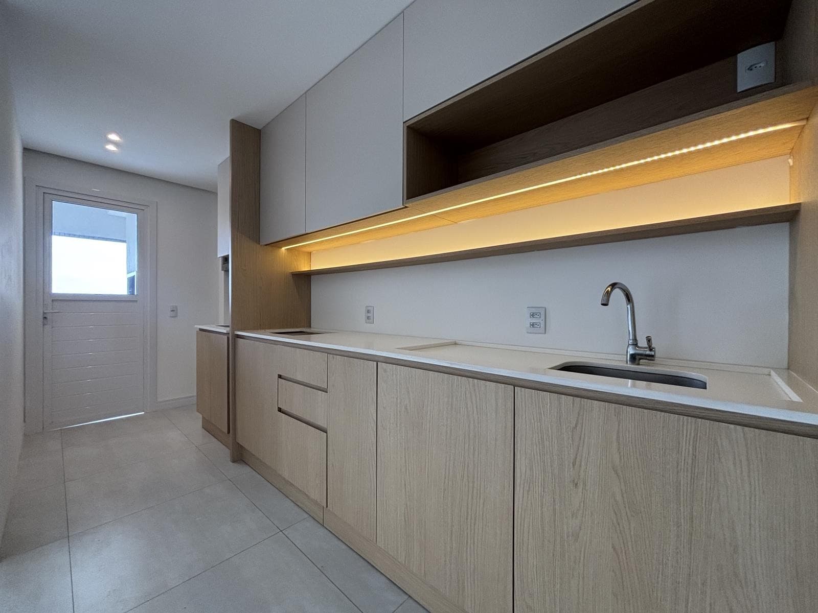 APARTAMENTO COM 2 DORMITÓRIOS (1 SUÍTE), 2 VAGAS para locação EM FARROUPILHA - foto 2