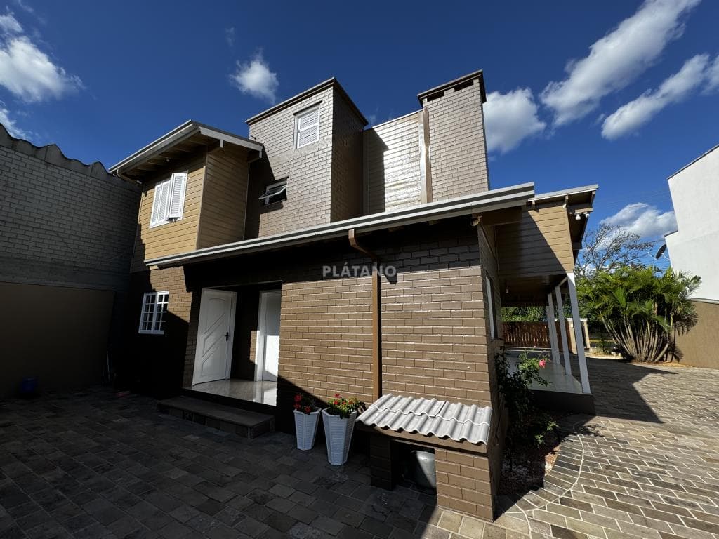 CASA COM 3 DORMITÓRIOS, 2 VAGAS, 160M² ÁREA PRIVATIVA para venda EM CENTRO - foto 2