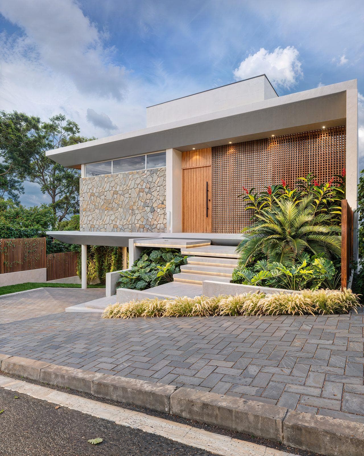 CASA COM 3 DORMITÓRIOS, 2 VAGAS, 303M² ÁREA PRIVATIVA para venda EM JARDIM PANORÂMICO - foto 3