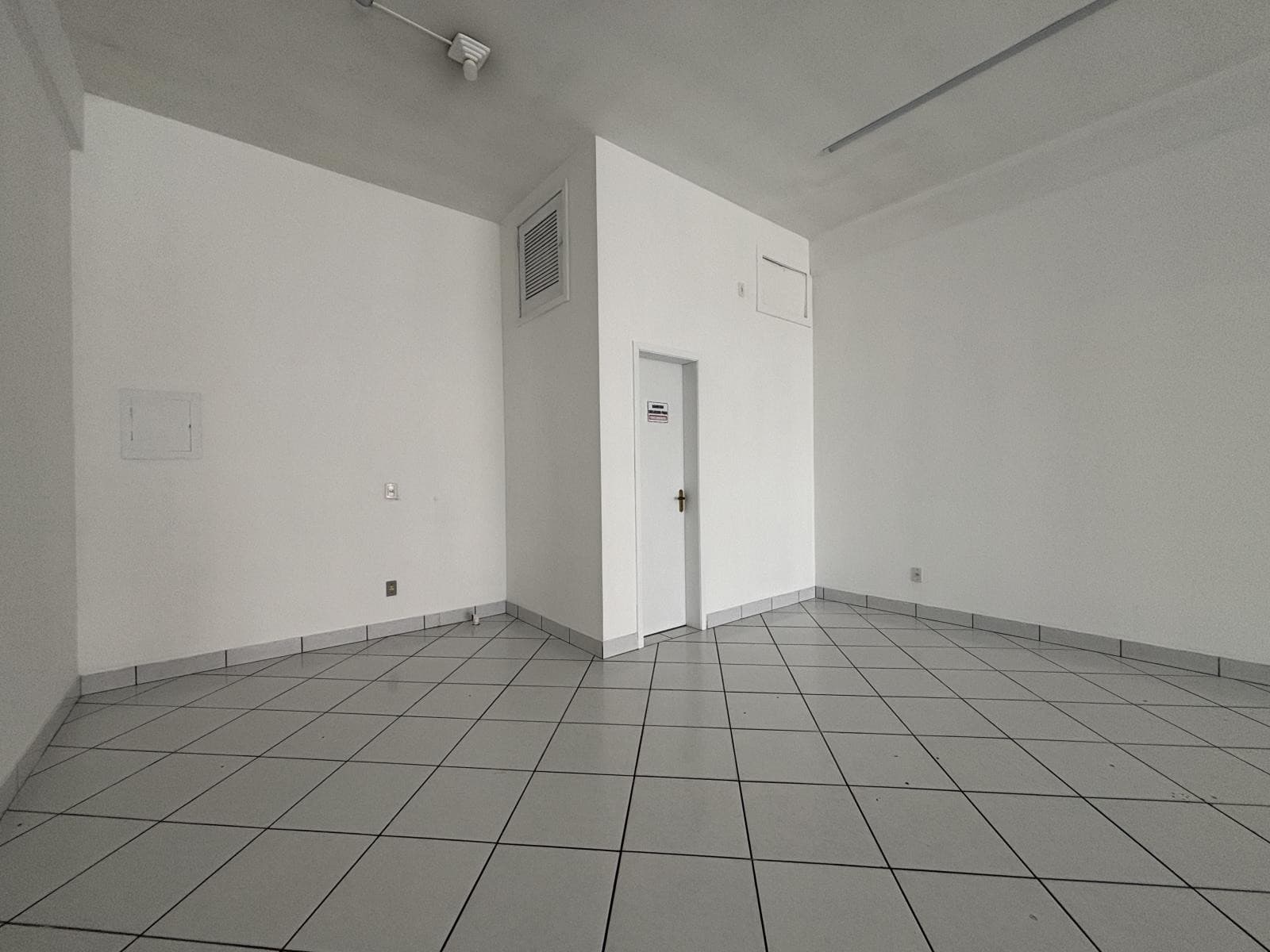 LOJA / SALA, 85M² ÁREA TOTAL para locação EM CENTRO - foto 4