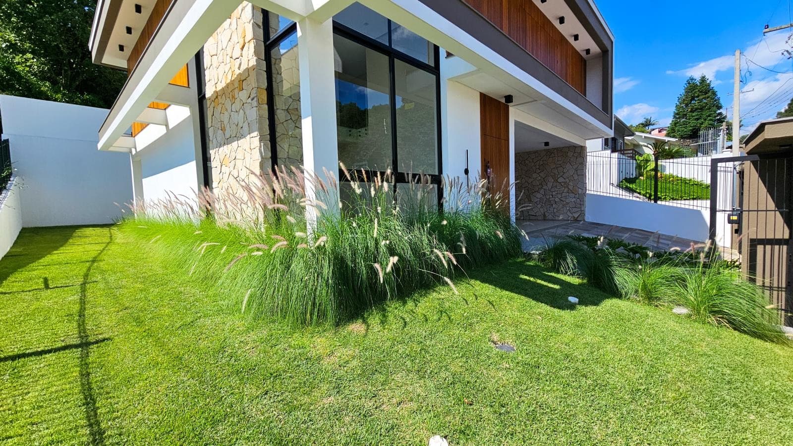 CASA COM 3 DORMITÓRIOS, 2 VAGAS, 245M² ÁREA PRIVATIVA para venda EM CIDADE NOVA - foto 2