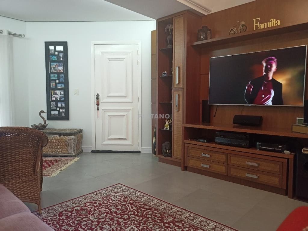 CASA COM 3 DORMITÓRIOS, 2 VAGAS, 206M² ÁREA PRIVATIVA para venda EM VISTA ALEGRE - foto 2