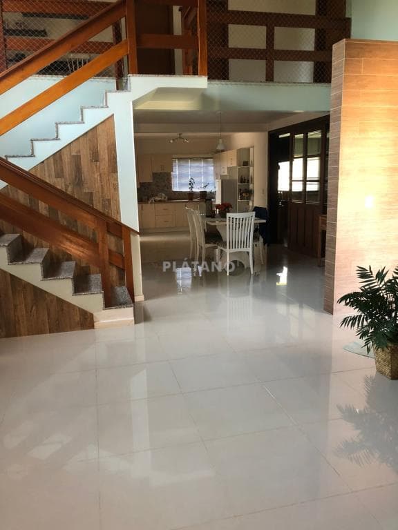 CASA COM 4 DORMITÓRIOS, 2 VAGAS, 238M² ÁREA PRIVATIVA para venda EM FARROUPILHA - foto 3