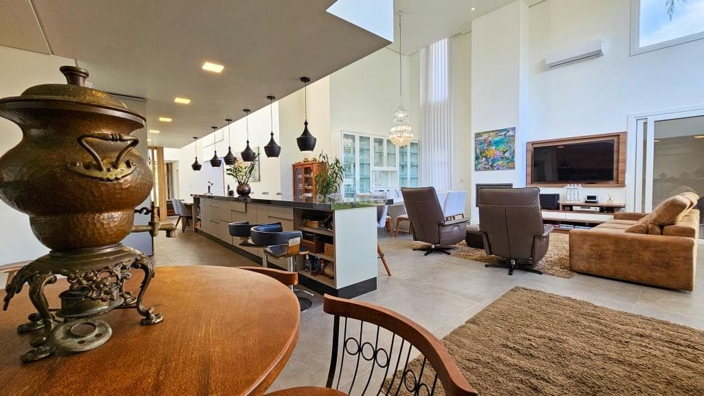 CASA COM 4 DORMITÓRIOS, 2 VAGAS, 343M² ÁREA PRIVATIVA para venda EM JARDIM DO ALTO - foto 1
