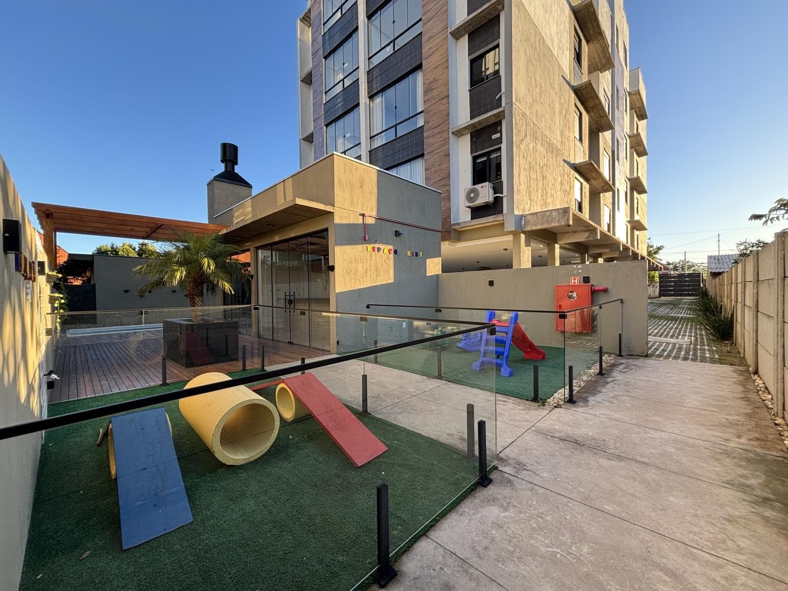 APARTAMENTO COM 2 DORMITÓRIOS (1 SUÍTE), 1 VAGA, 73M² ÁREA TOTAL para locação EM FARROUPILHA - foto 3