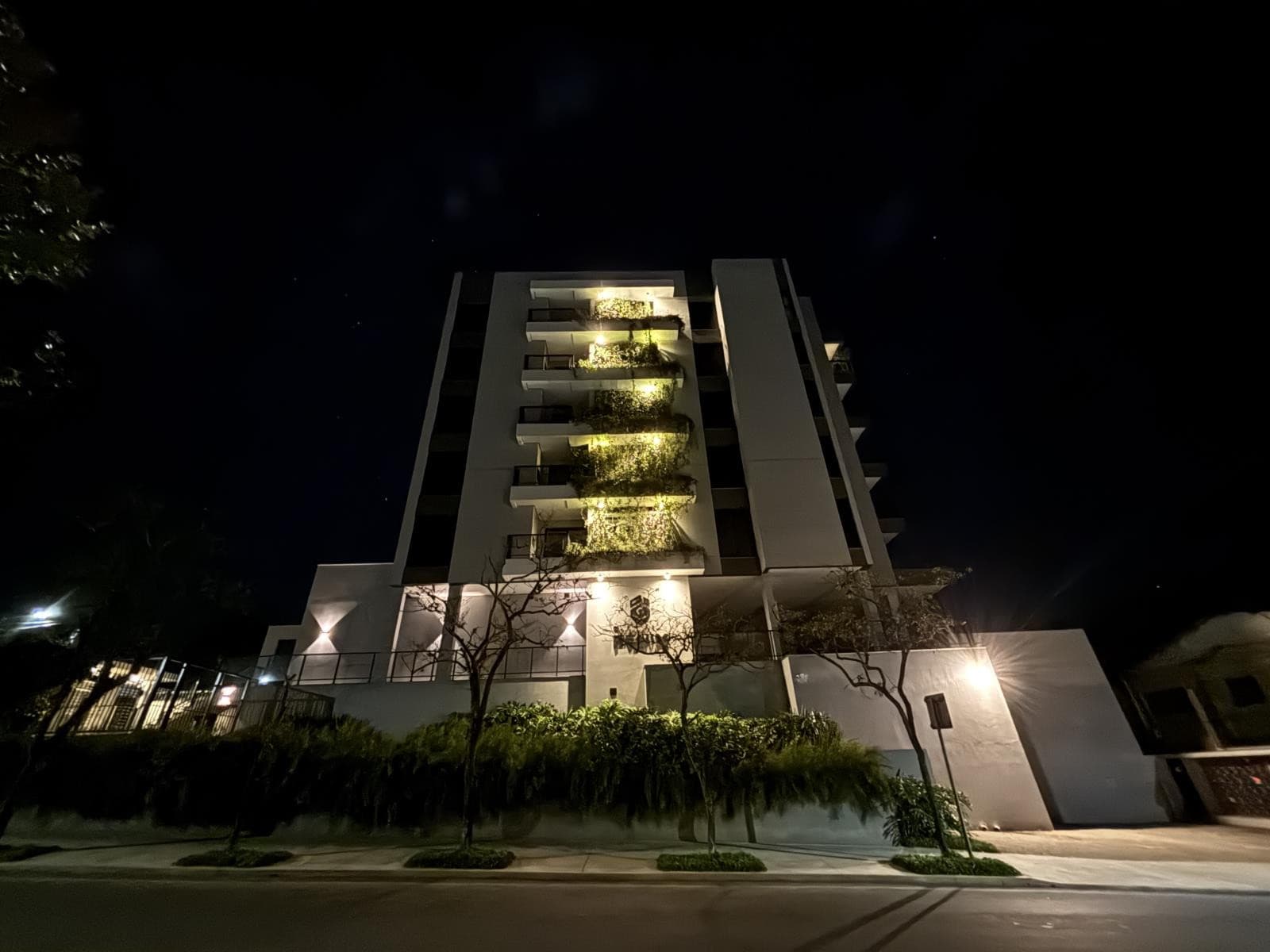APARTAMENTO COM 2 DORMITÓRIOS, 2 VAGAS, 82M² ÁREA TOTAL para locação EM CENTRO - foto 1
