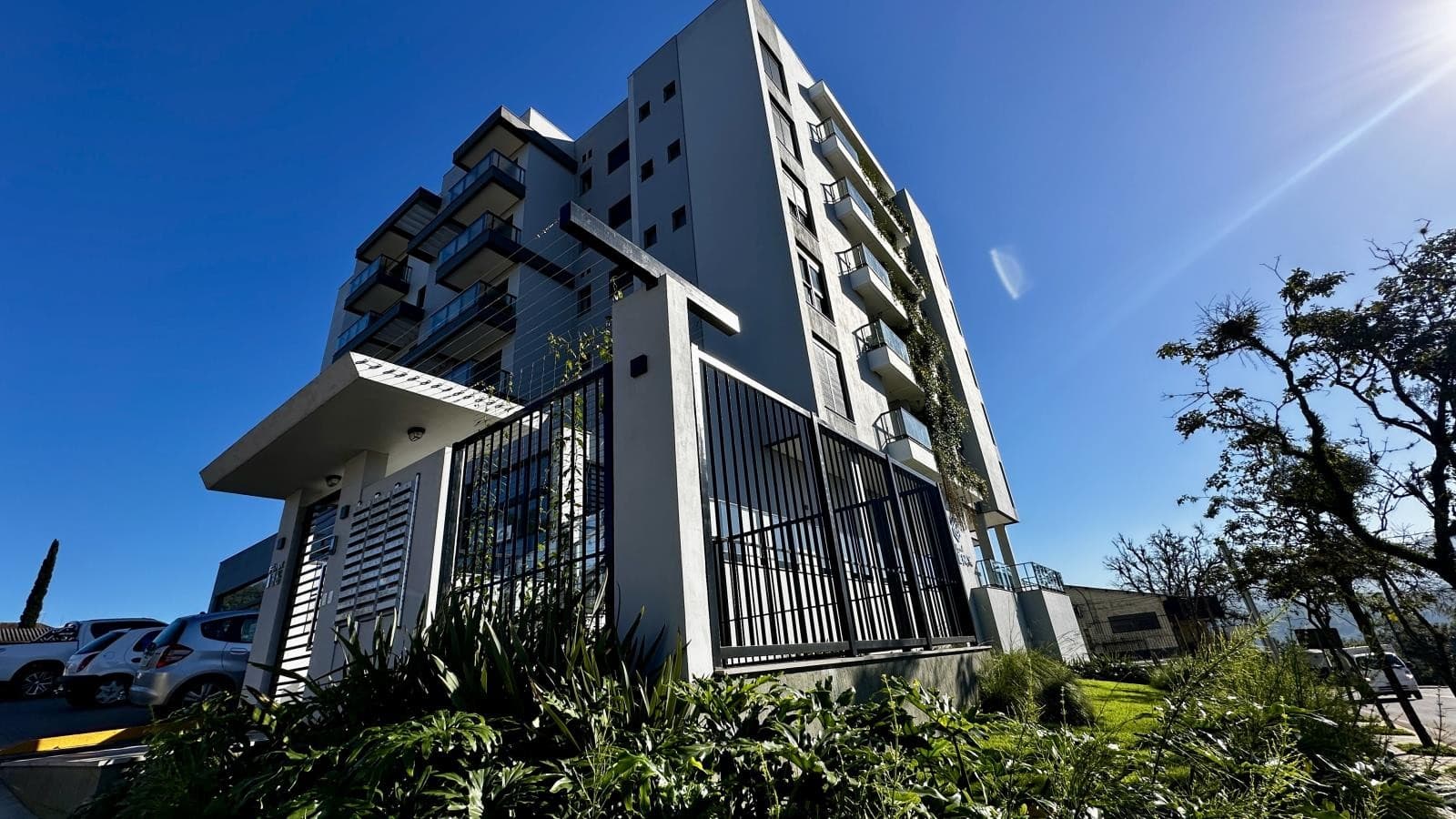 APARTAMENTO COM 2 DORMITÓRIOS, 2 VAGAS, 82M² ÁREA TOTAL para locação EM CENTRO - foto 2