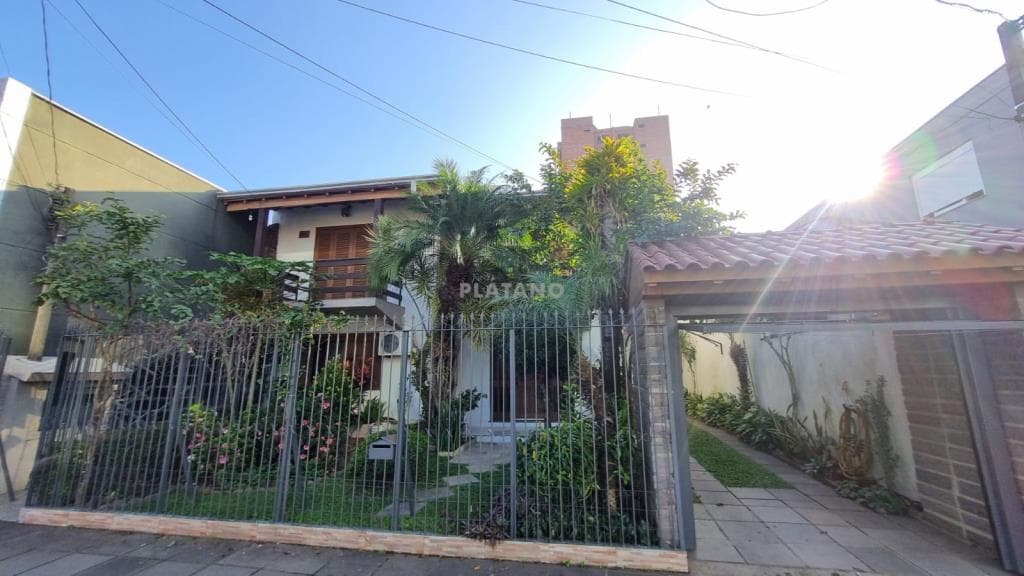 CASA COM 3 DORMITÓRIOS (1 SUÍTE), 2 VAGAS, 260M² ÁREA PRIVATIVA para venda EM CENTRO - foto 1