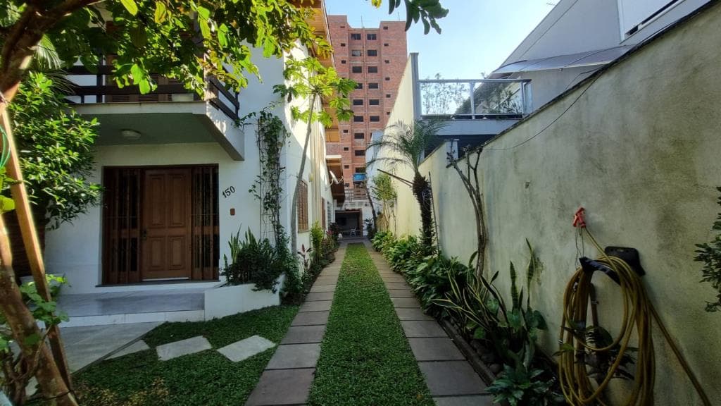 CASA COM 3 DORMITÓRIOS (1 SUÍTE), 2 VAGAS, 260M² ÁREA PRIVATIVA para venda EM CENTRO - foto 2