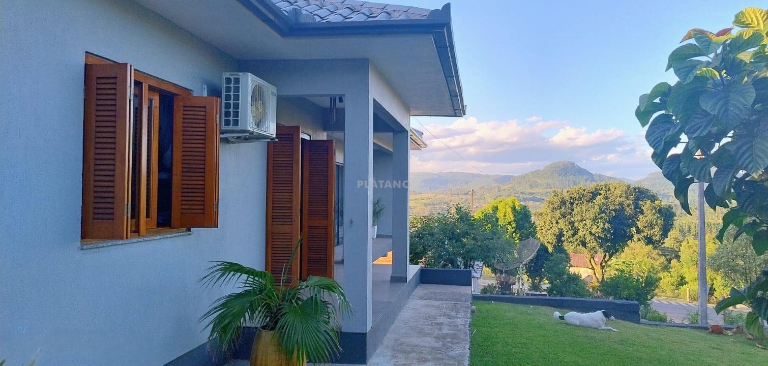 CASA COM 2 DORMITÓRIOS, 2 VAGAS, 213M² ÁREA PRIVATIVA para venda EM CENTRO - foto 1