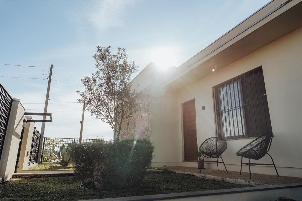 CASA COM 3 DORMITÓRIOS (1 SUÍTE), 2 VAGAS, 135M² ÁREA PRIVATIVA para venda EM BELA VISTA - foto 2