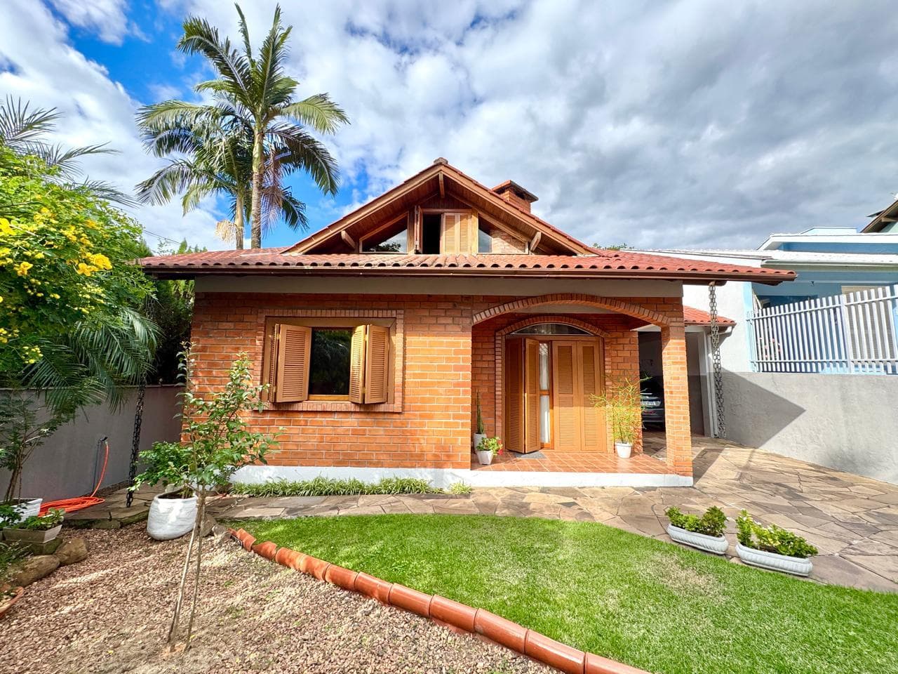 CASA COM 3 DORMITÓRIOS (1 SUÍTE), 2 VAGAS, 201M² ÁREA PRIVATIVA para venda EM VISTA ALEGRE - foto 2
