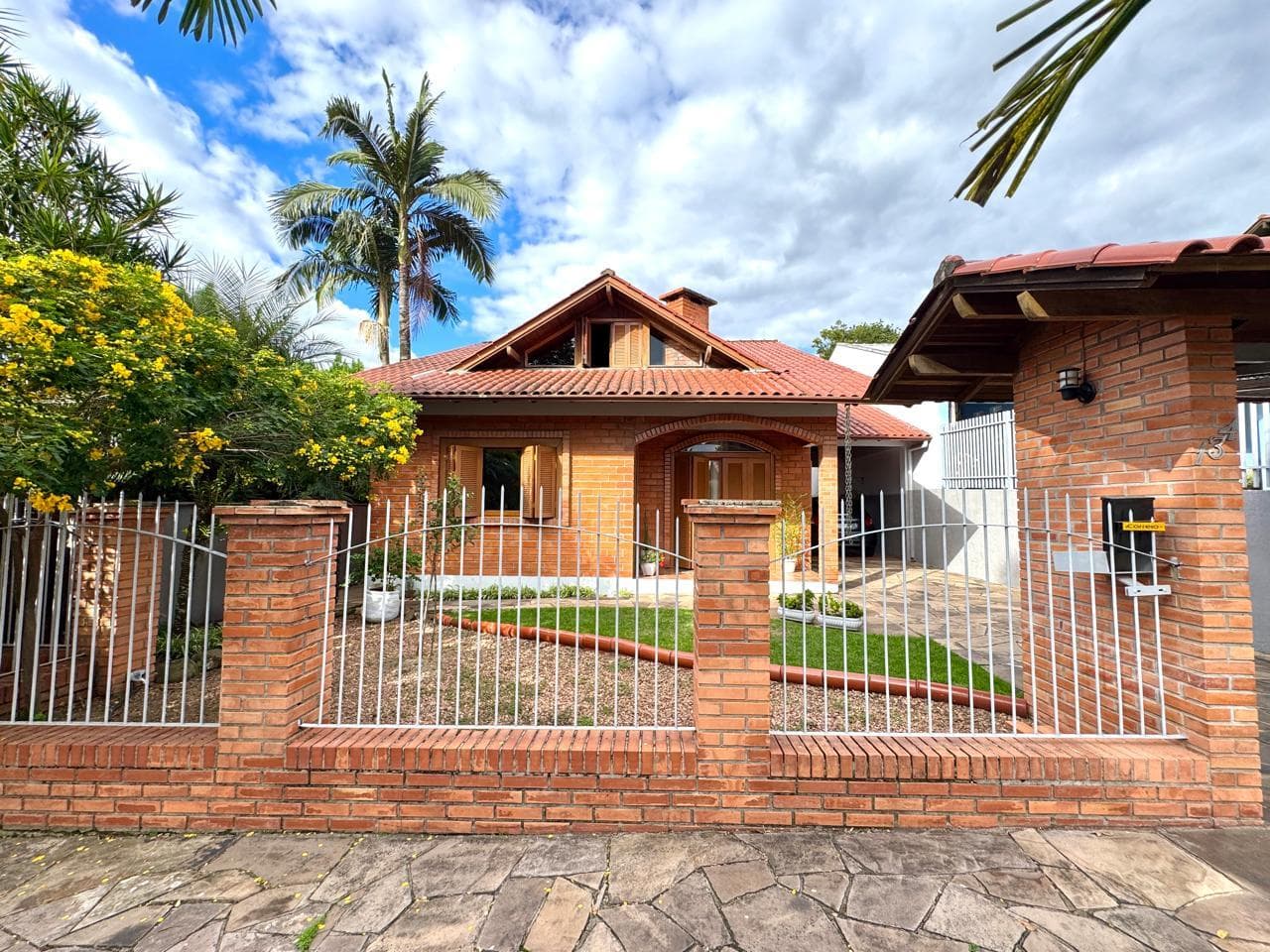 CASA COM 3 DORMITÓRIOS (1 SUÍTE), 2 VAGAS, 201M² ÁREA PRIVATIVA para venda EM VISTA ALEGRE - foto 3
