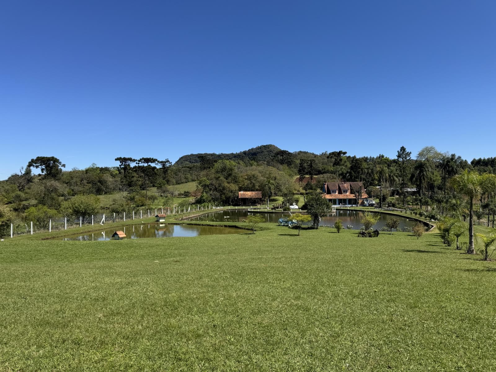 CHÁCARA / SÍTIO COM 7 DORMITÓRIOS (1 SUÍTE), 5 VAGAS, 400M² ÁREA PRIVATIVA para venda EM CENTRO - foto 1