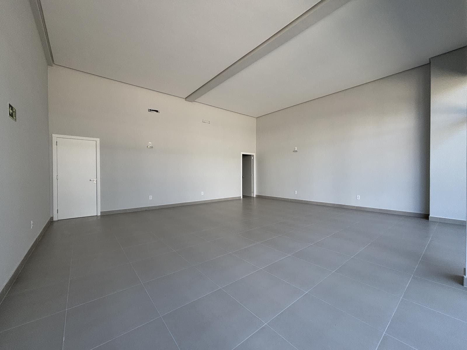 LOJA / SALA, 67M² ÁREA TOTAL para locação EM CENTRO - foto 2
