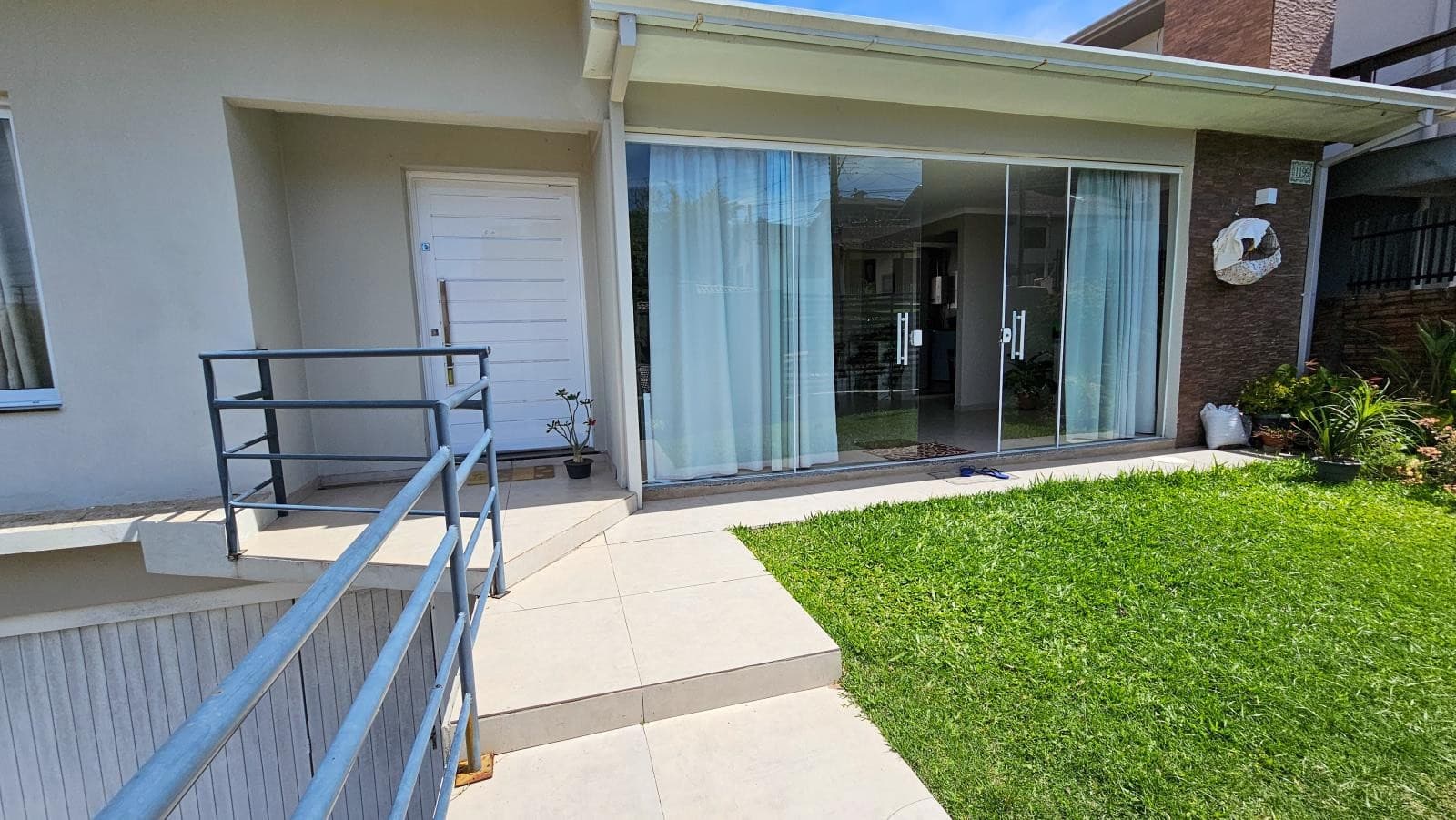 CASA COM 2 DORMITÓRIOS (1 SUÍTE), 2 VAGAS, 250M² ÁREA PRIVATIVA para venda EM JARDIM PANORÂMICO - foto 2