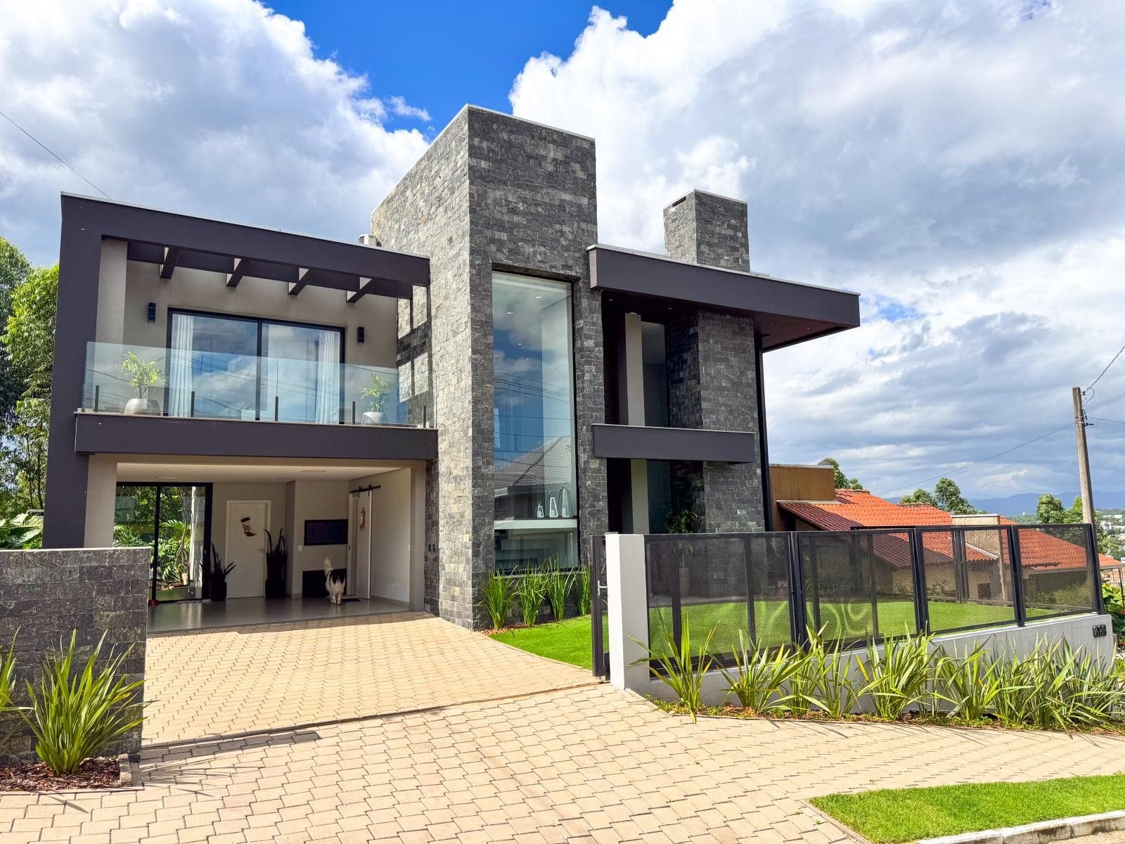 CASA COM 4 DORMITÓRIOS (1 SUÍTE), 2 VAGAS, 191M² ÁREA PRIVATIVA para venda EM JARDIM PANORÂMICO - foto 1