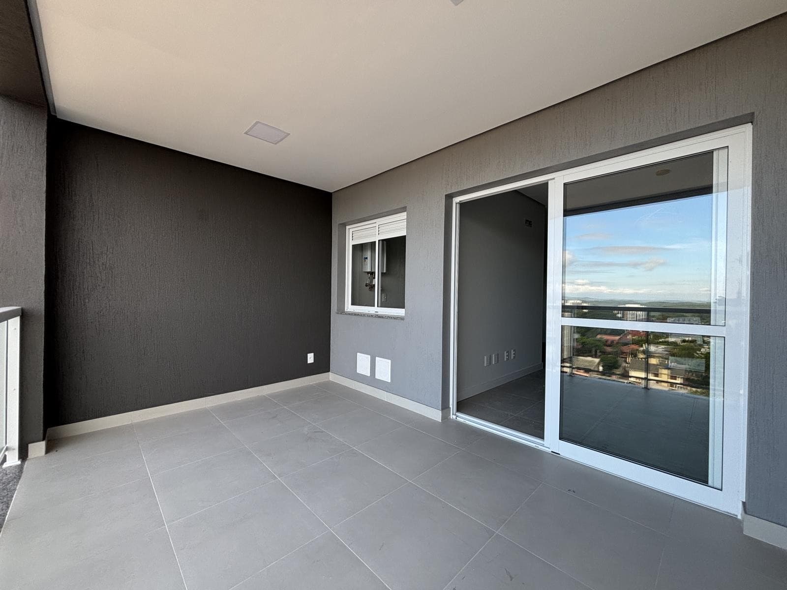 APARTAMENTO COM 3 DORMITÓRIOS (1 SUÍTE), 2 VAGAS, 102M² ÁREA PRIVATIVA para venda EM CENTRO - foto 2