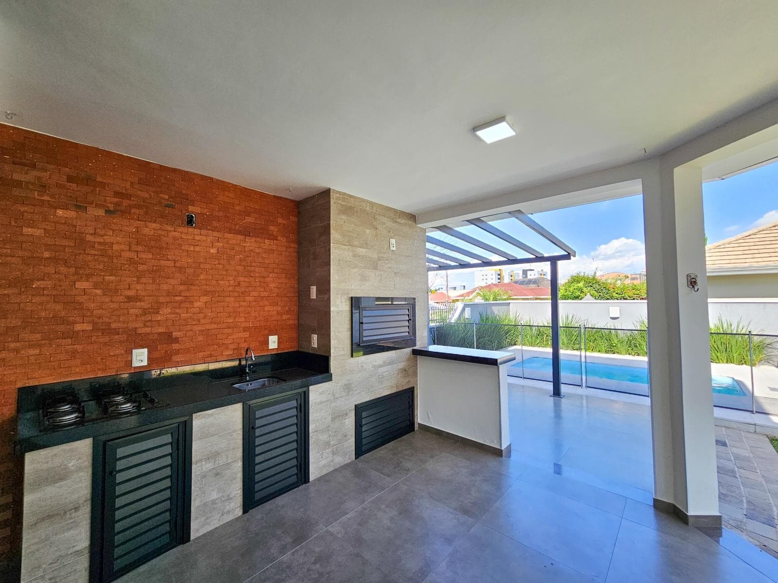 CASA COM 3 DORMITÓRIOS (1 SUÍTE), 2 VAGAS, 189M² ÁREA PRIVATIVA para venda EM JARDIM PANORÂMICO - foto 1