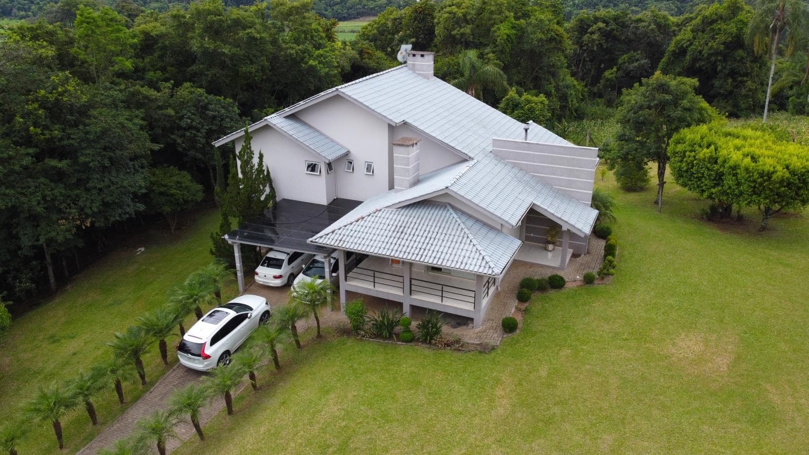 CASA COM 3 DORMITÓRIOS (1 SUÍTE), 2 VAGAS, 235M² ÁREA PRIVATIVA para venda EM CENTRO - foto 3