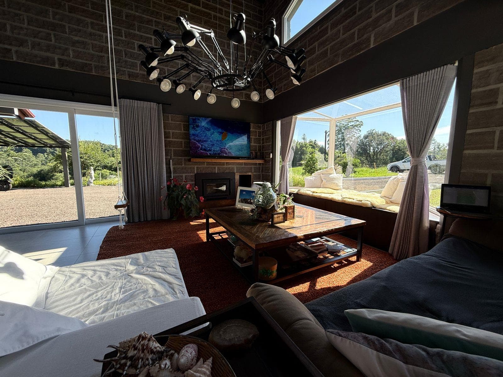 CASA COM 2 DORMITÓRIOS (1 SUÍTE), 4 VAGAS, 285M² ÁREA PRIVATIVA para venda EM 48 BAIXA - foto 2