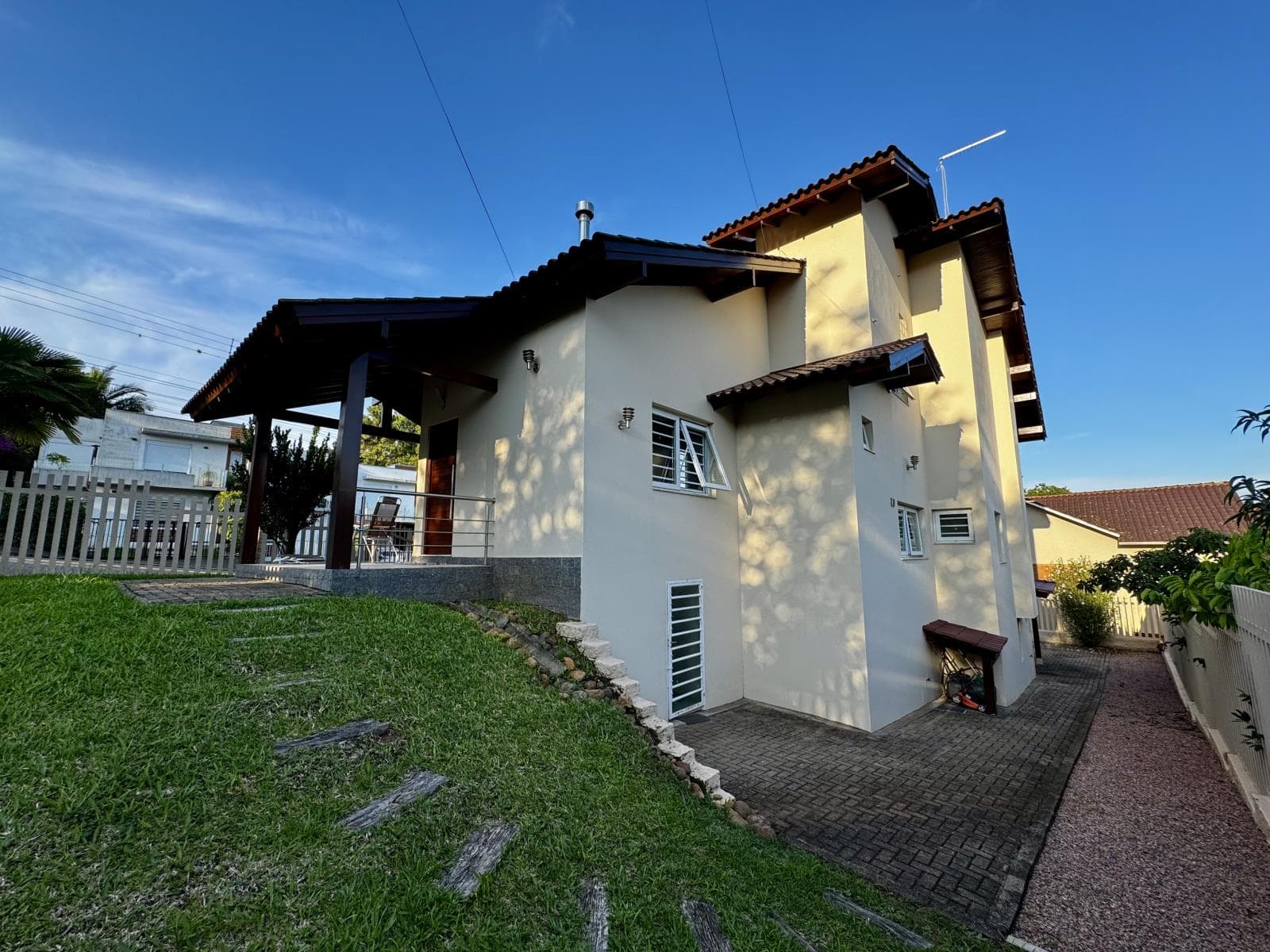 CASA COM 2 DORMITÓRIOS (1 SUÍTE), 4 VAGAS, 188M² ÁREA PRIVATIVA para venda EM CIDADE NOVA - foto 1