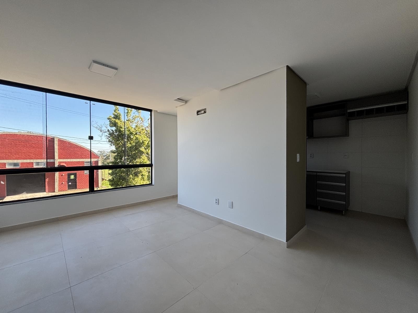 APARTAMENTO COM 2 DORMITÓRIOS (1 SUÍTE), 1 VAGA, 72M² ÁREA TOTAL para locação EM FARROUPILHA - foto 2