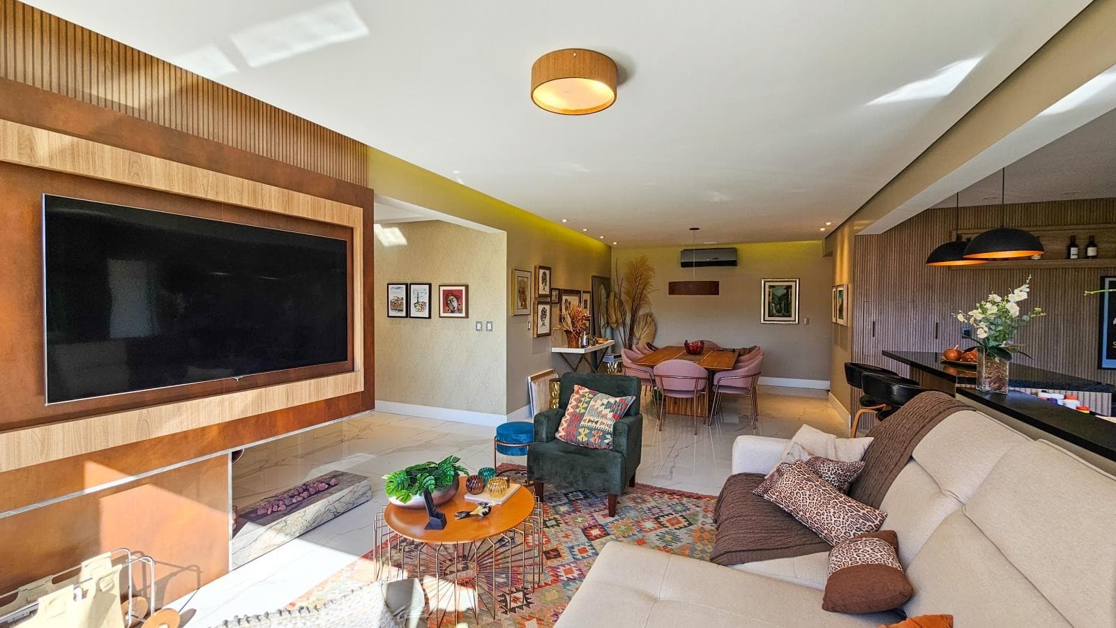 APARTAMENTO COM 3 DORMITÓRIOS (1 SUÍTE), 2 VAGAS, 143M² ÁREA PRIVATIVA para venda EM CENTRO - foto 3