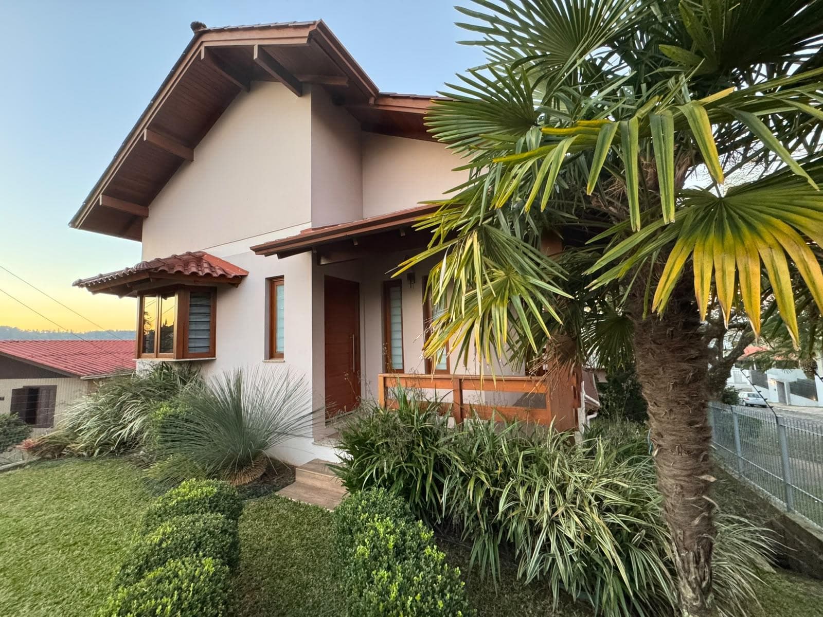 CASA COM 4 DORMITÓRIOS (1 SUÍTE), 2 VAGAS, 266M² ÁREA PRIVATIVA para venda EM PETRÓPOLIS - foto 3