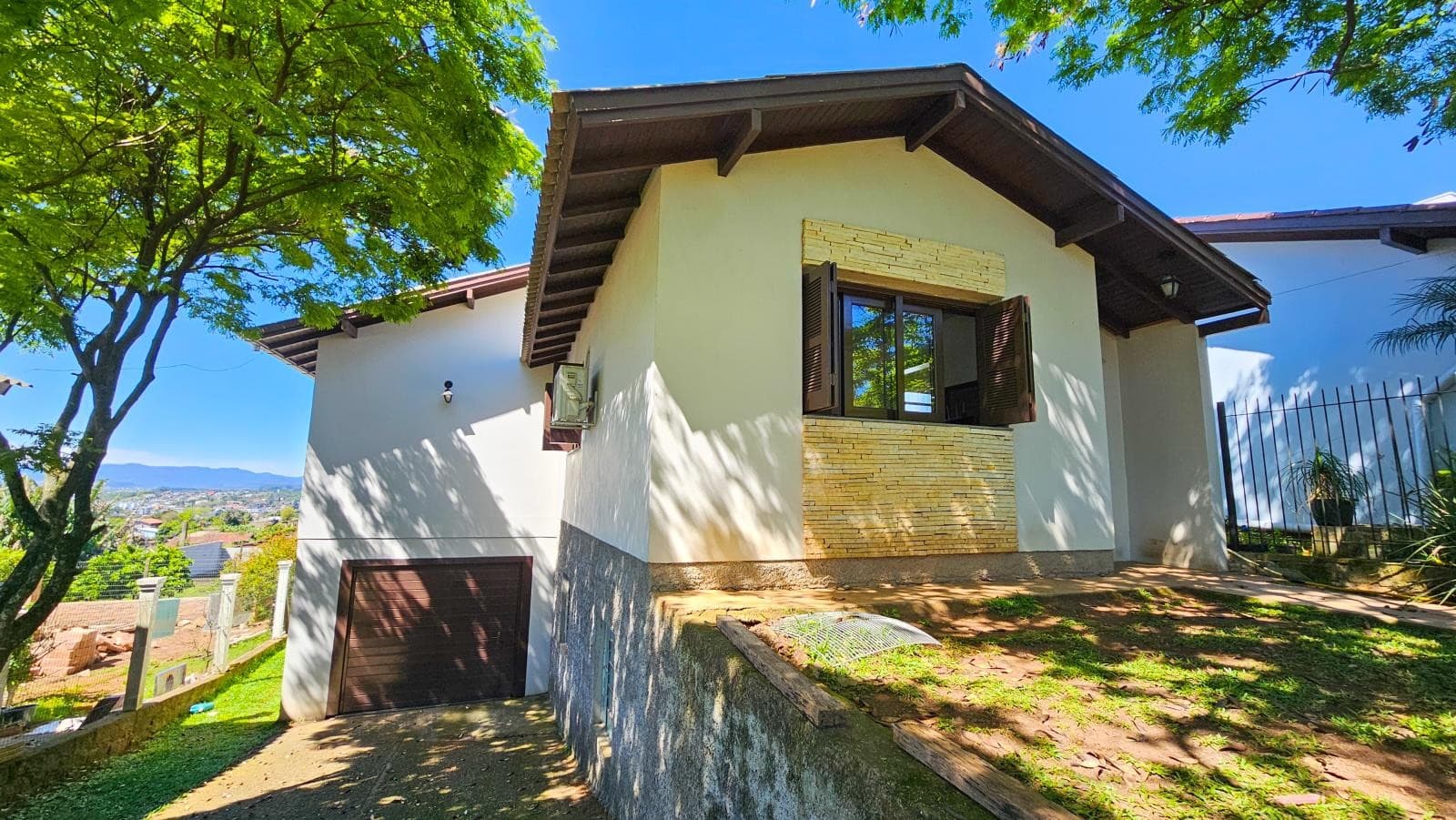 CASA COM 3 DORMITÓRIOS, 1 VAGA, 160M² ÁREA PRIVATIVA para venda EM JARDIM BÜHLER - foto 2