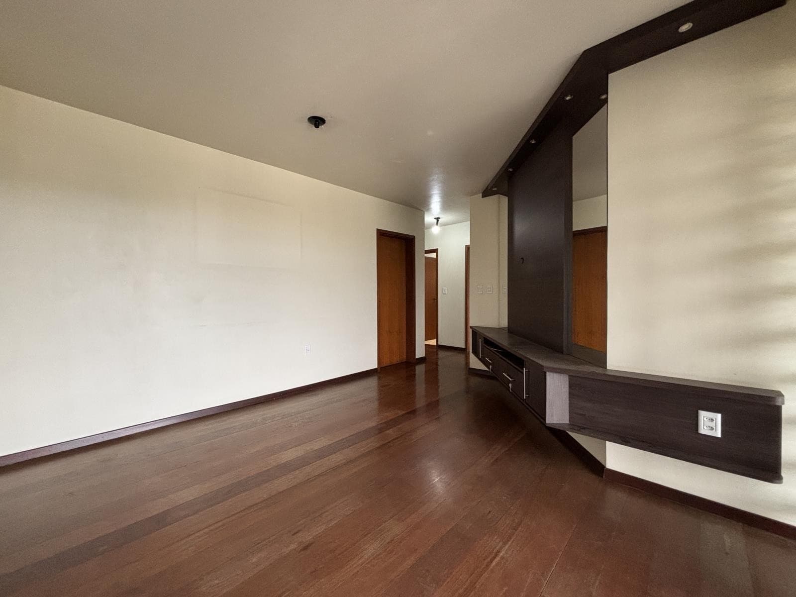 APARTAMENTO COM 3 DORMITÓRIOS, 1 VAGA para locação EM CENTRO - foto 3