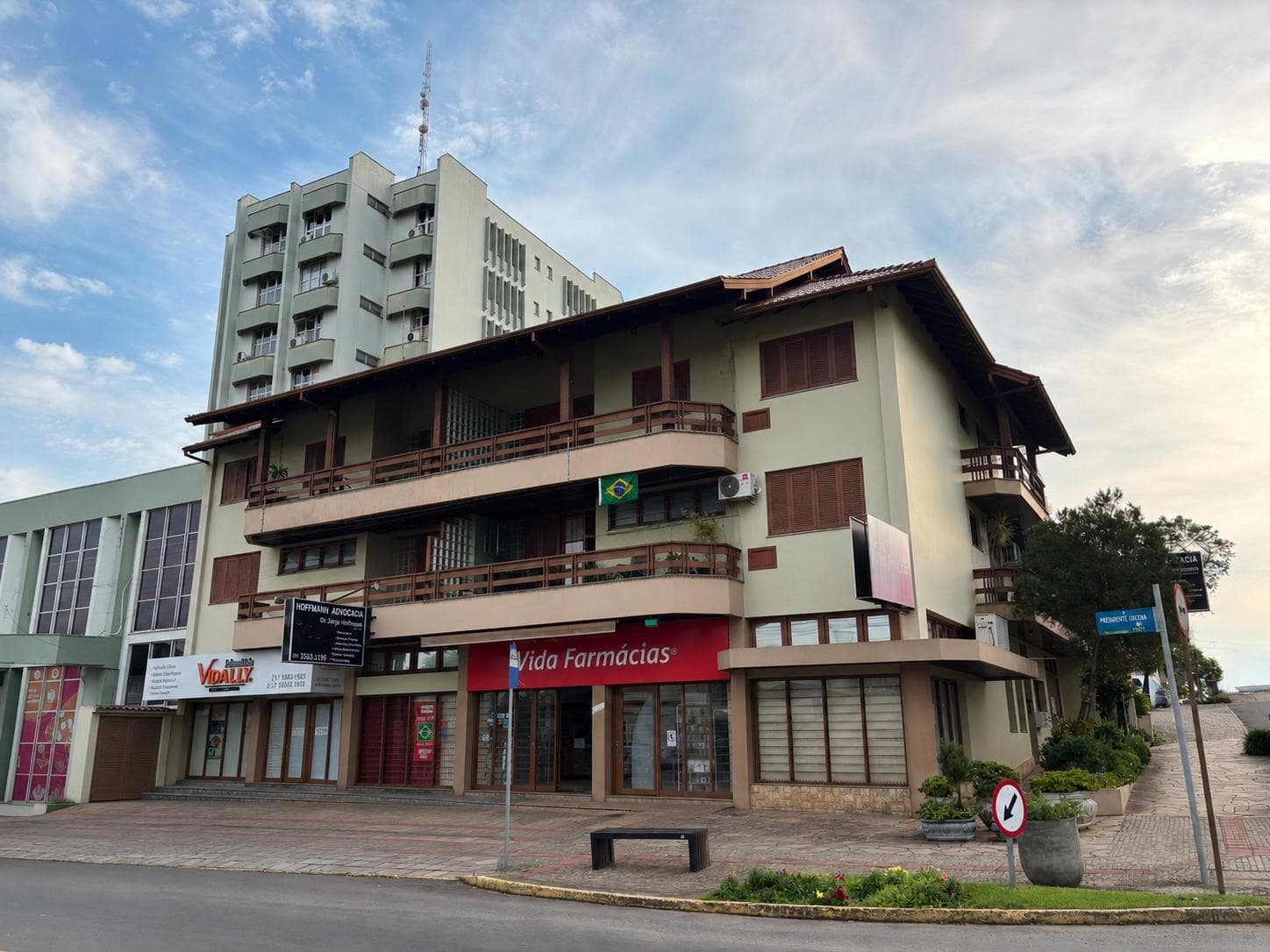 APARTAMENTO COM 3 DORMITÓRIOS, 1 VAGA para locação EM CENTRO - foto 1