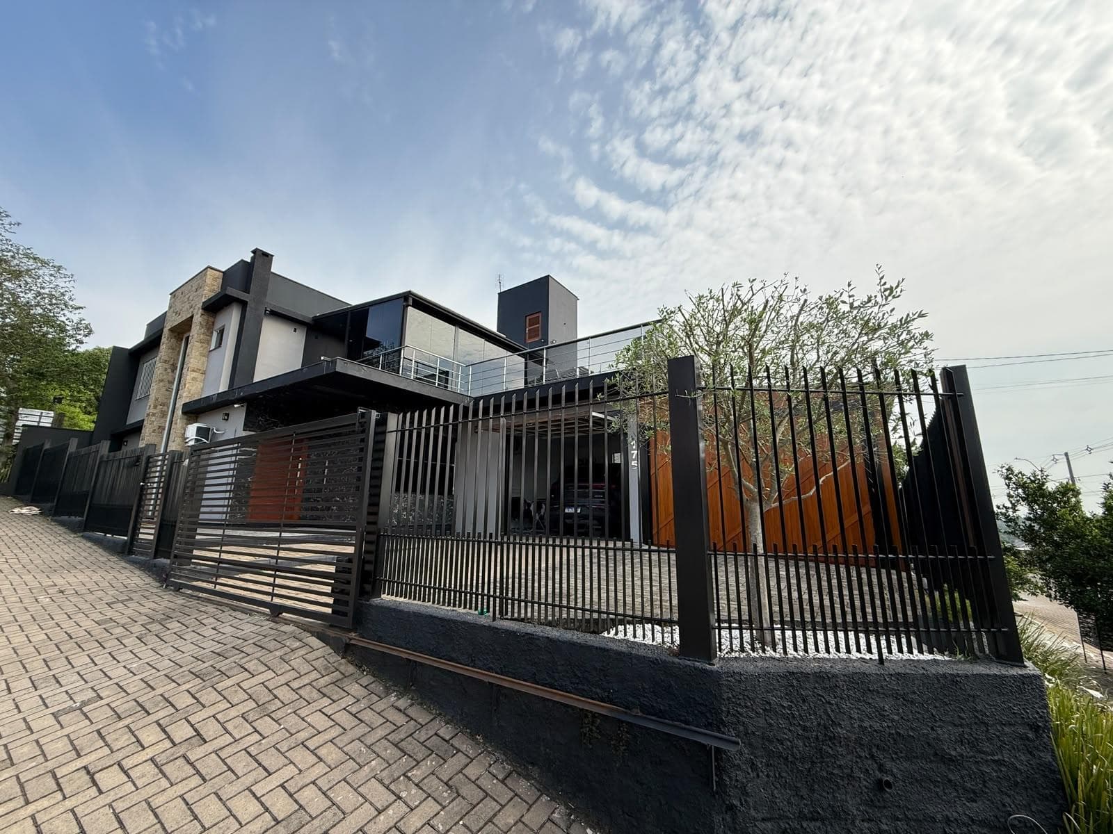 CASA COM 4 DORMITÓRIOS (1 SUÍTE), 2 VAGAS, 198M² ÁREA TOTAL para venda EM BOM PASTOR - foto 2