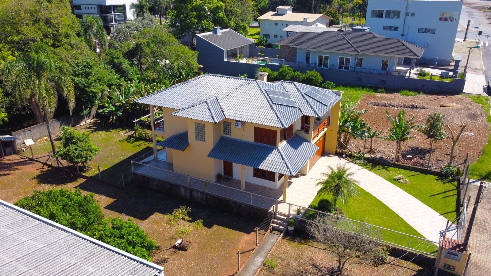 CASA COM 3 DORMITÓRIOS (1 SUÍTE), 2 VAGAS, 248M² ÁREA PRIVATIVA para venda EM CIDADE NOVA - foto 1