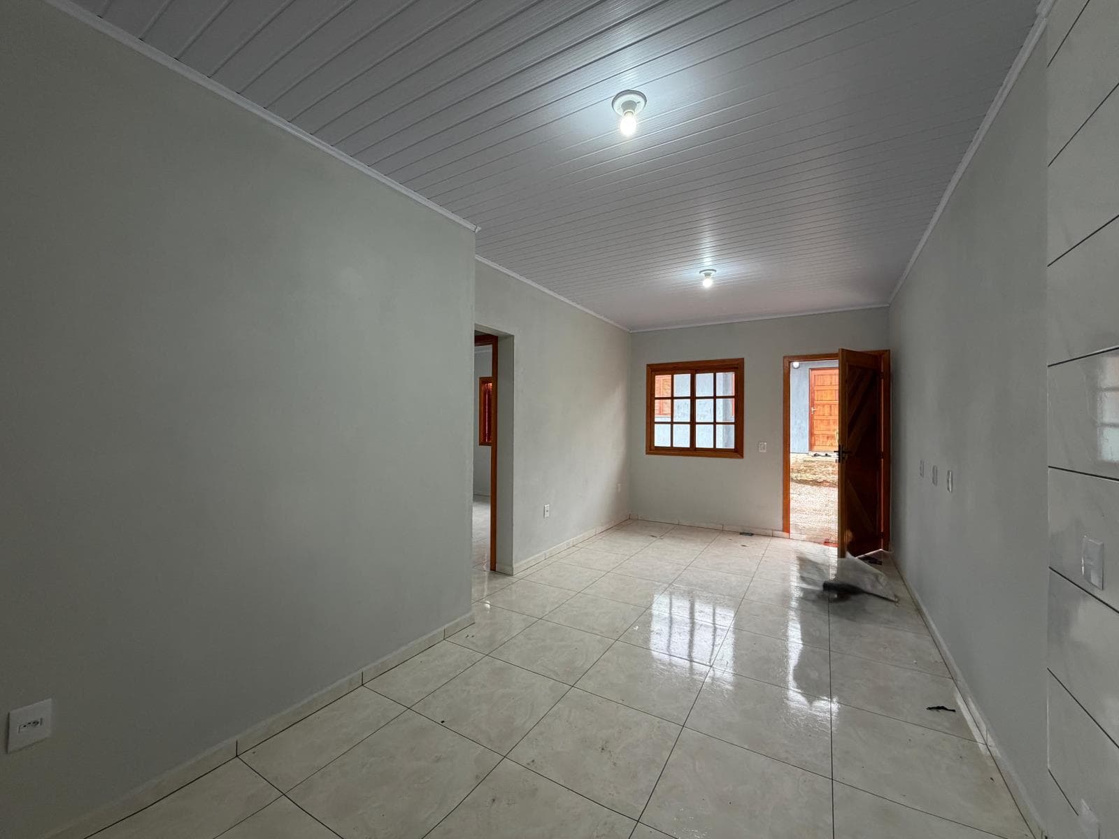 CASA COM 7 DORMITÓRIOS, 1 VAGA para locação EM BOA VISTA - foto 4