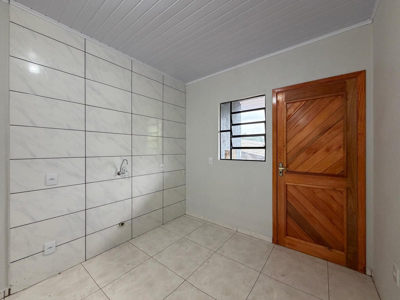 CASA COM 7 DORMITÓRIOS, 1 VAGA para locação EM BOA VISTA - foto 5