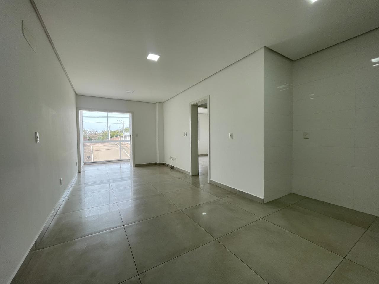 APARTAMENTO COM 2 DORMITÓRIOS, 1 VAGA, 70M² ÁREA TOTAL para locação EM HARMONIA - foto 2
